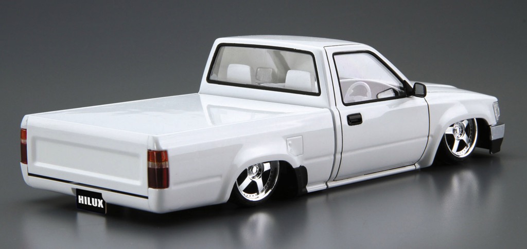 Scalehobbyist.com: 1995 Toyota Hilux RN80 Custom Lowrider by Aoshima