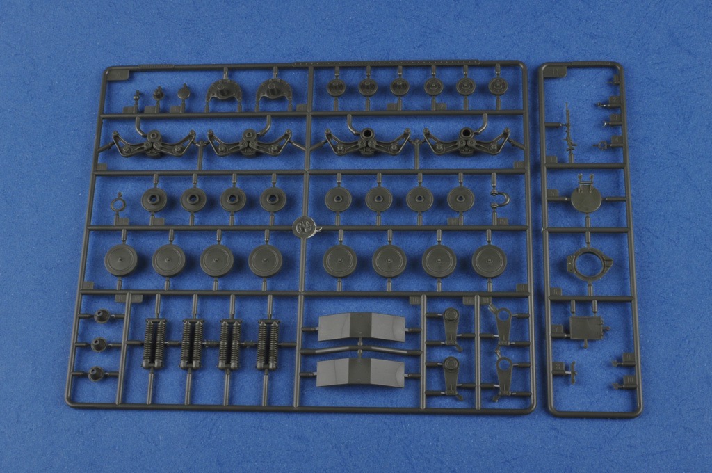Hobbyboss 83843  1/35 Soviet T-35 Heavy Tank 1938/1939 Plastic model kit 