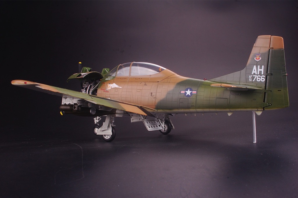 Scalehobbyist.com: T-28c Trojan by Kitty Hawk Models