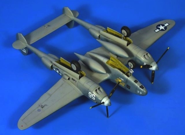 Scalehobbyist.com: Lockheed F4/F4A Lightning by RS Models