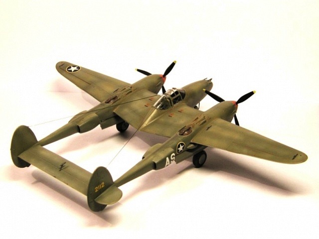 Scalehobbyist.com: P-38F Lightning by RS Models